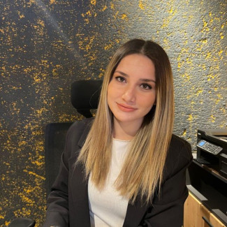 Пелин Синем Сезер фото